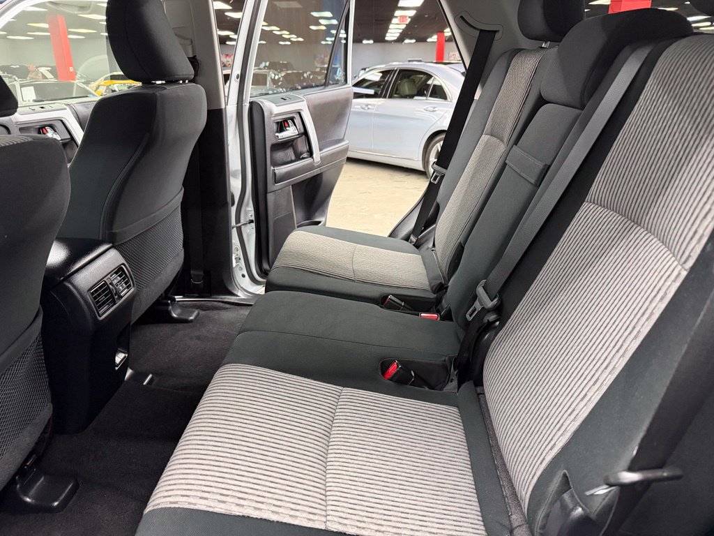 Used 2024 Toyota 4Runner SR5 AWD/4WD image 38