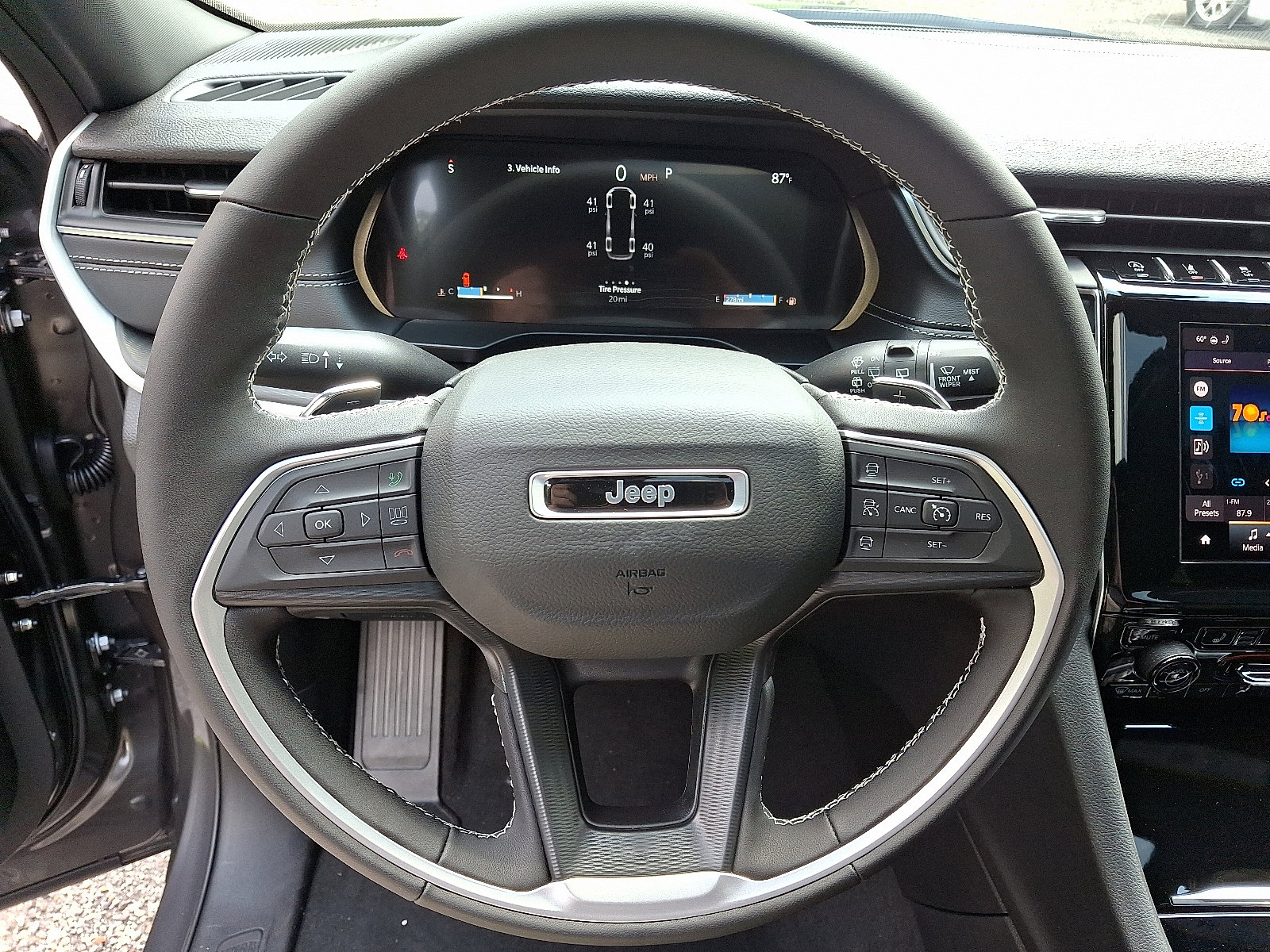 New 2025 Jeep Grand Cherokee L Altitude image 14