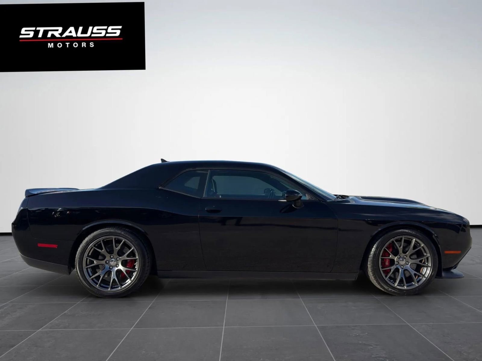 Used 2016 Dodge Challenger SRT w/ Technology Group image 5