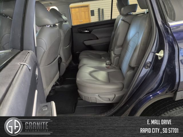 Used 2020 Toyota Highlander XLE w/ Protection Package #3 image 24