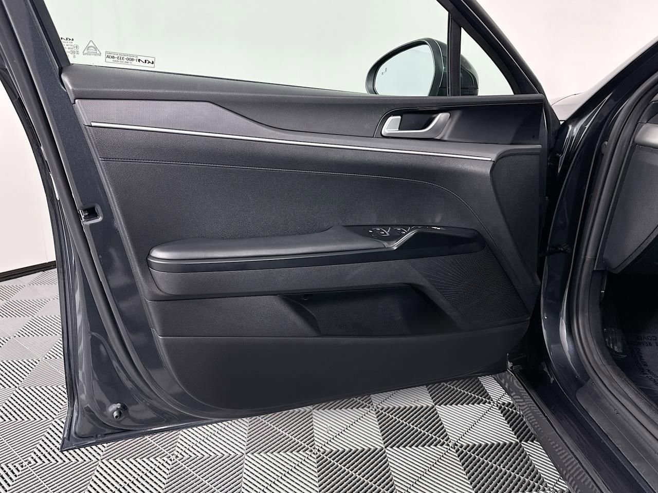 Used 2023 Kia K5 LXS image 28