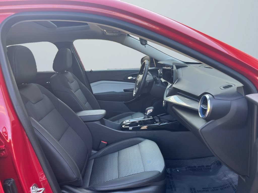 Used 2026 Chevrolet Trax LT w/ Sunroof Package FWD image 15
