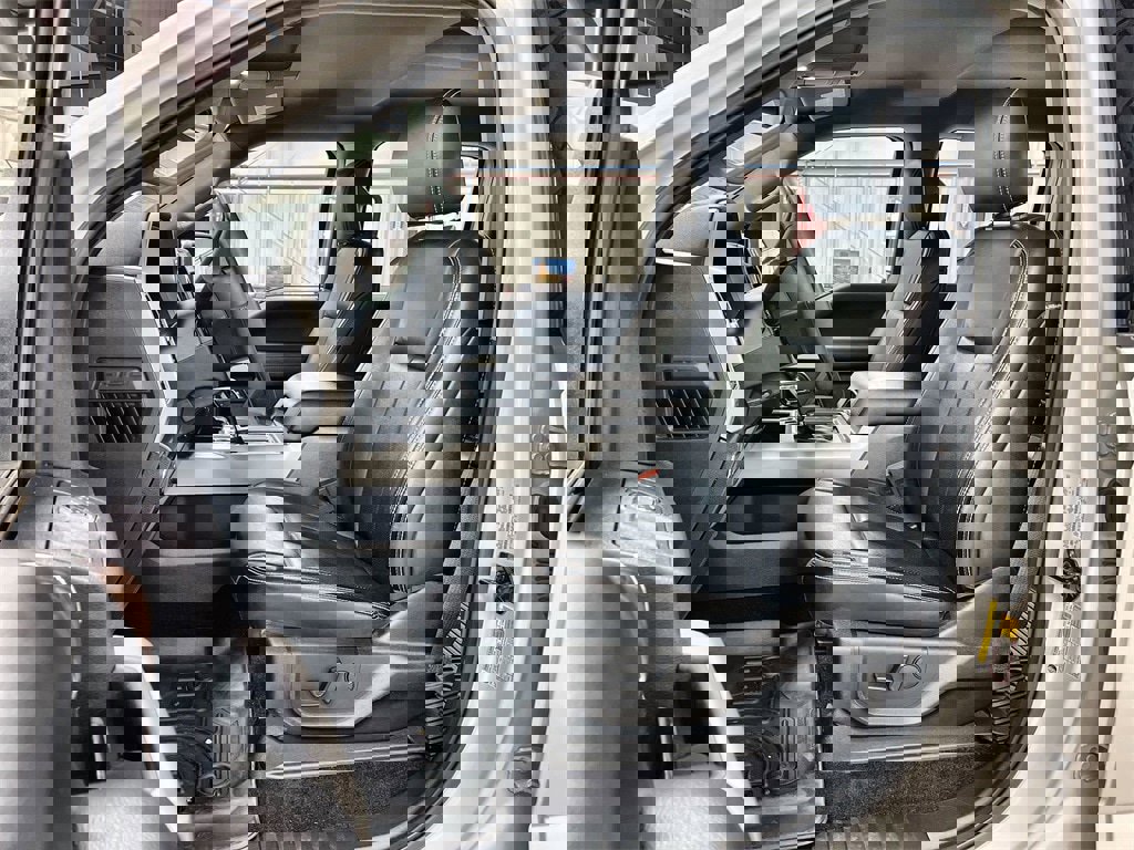 Used 2019 Ford F150 Lariat image 12