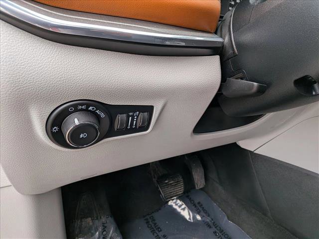 Used 2023 Jeep Compass Limited image 16