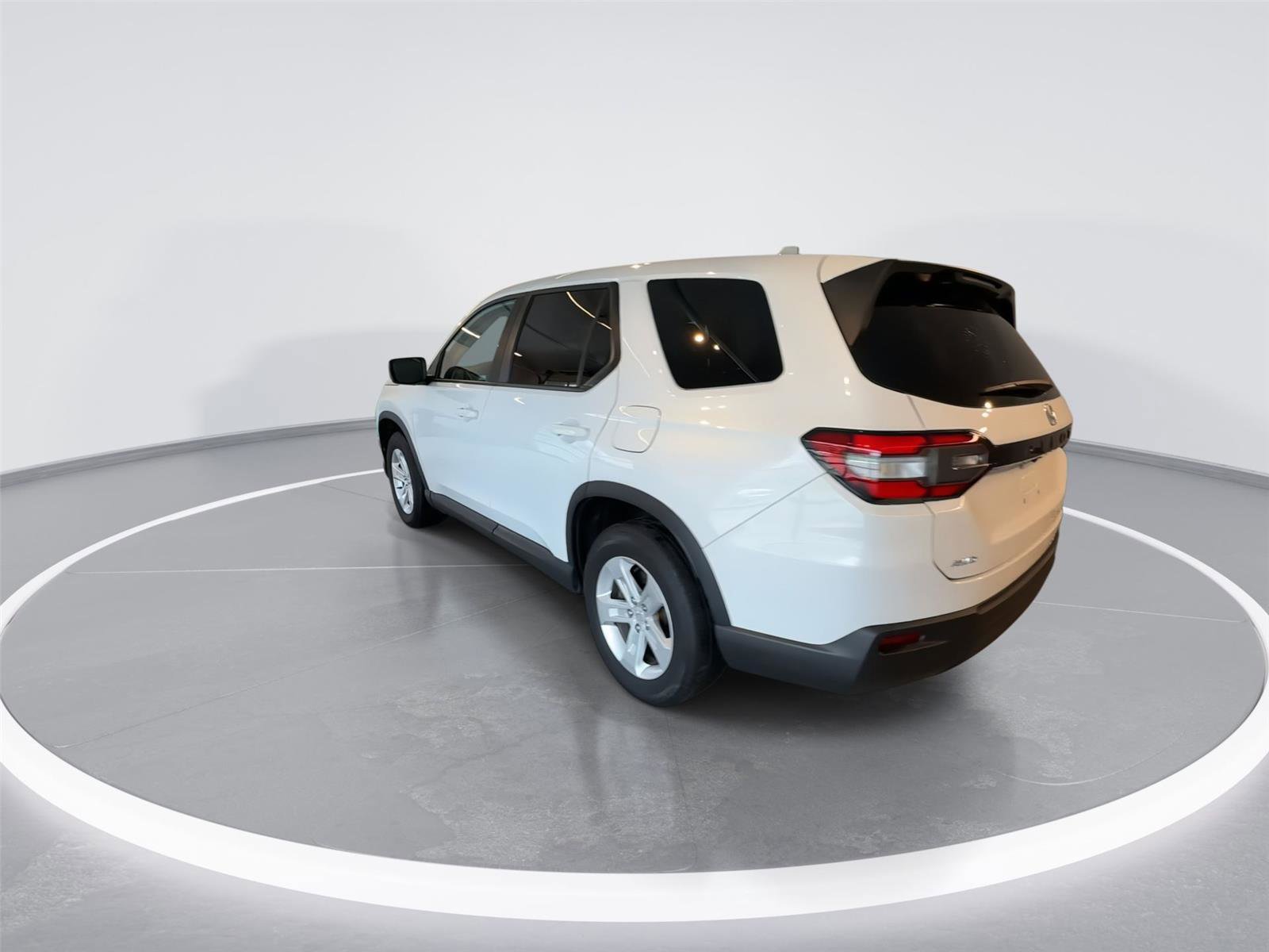 Certified 2023 Honda Pilot LX image 6