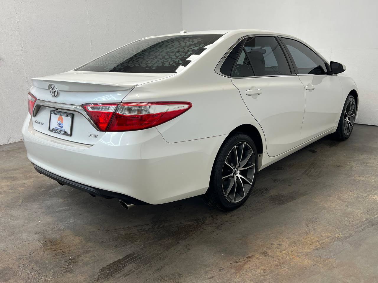 Used 2015 Toyota Camry XSE w/ Moonroof Package FWD image 4