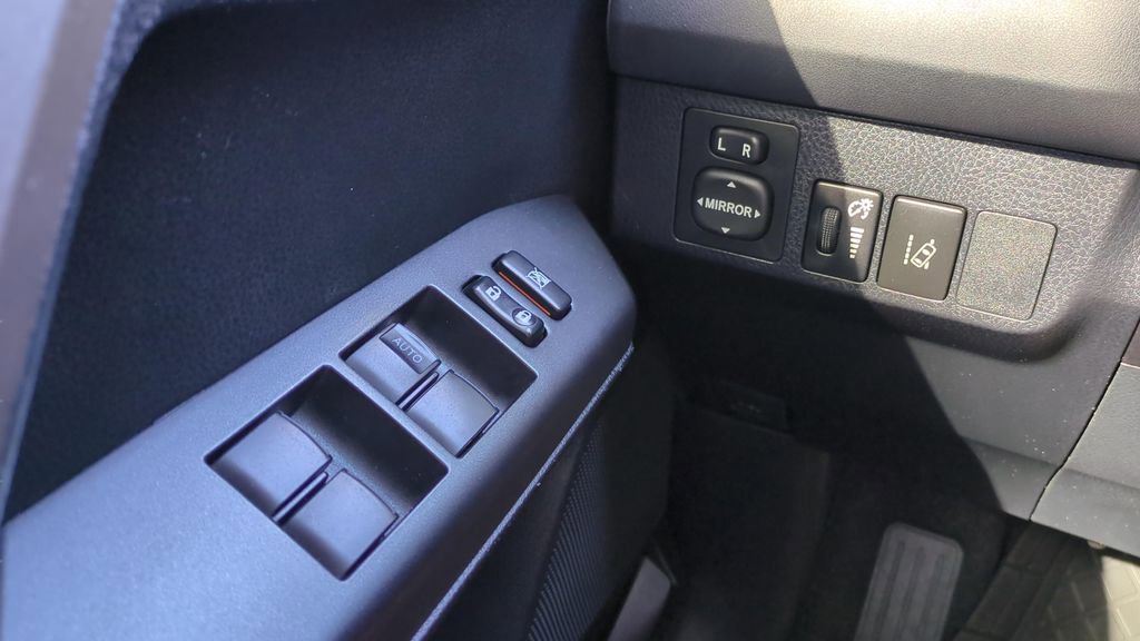 Used 2017 Toyota RAV4 LE image 27