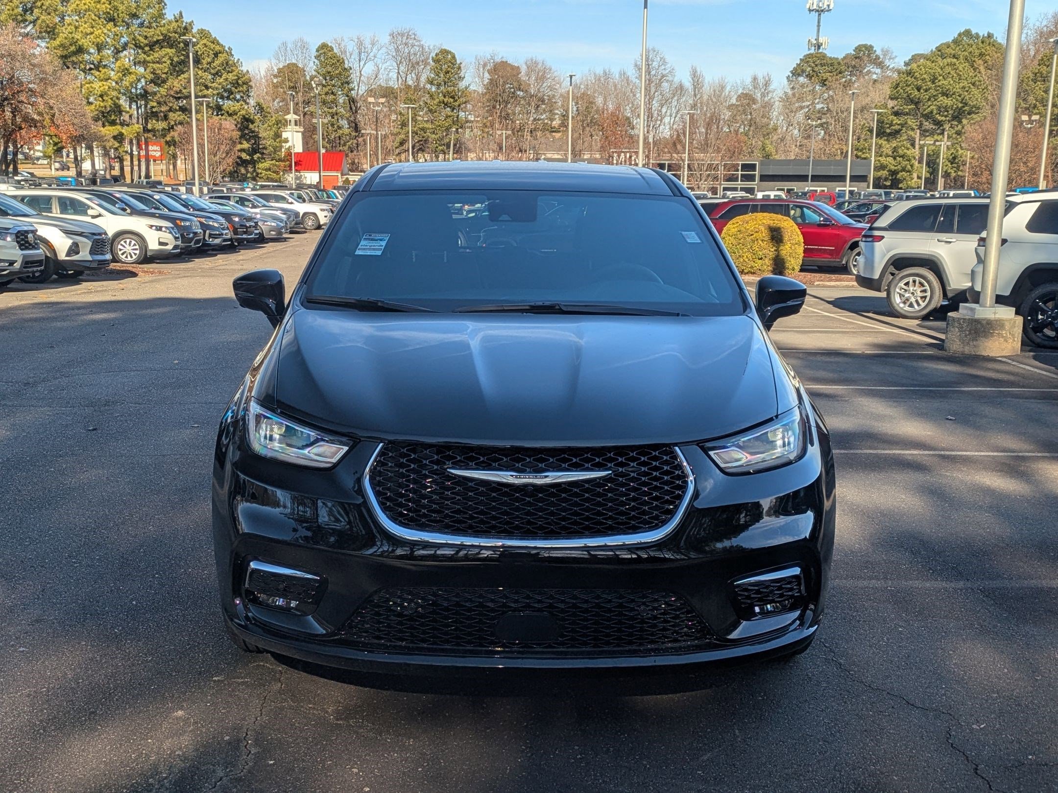 New 2026 Chrysler Pacifica Select image 2