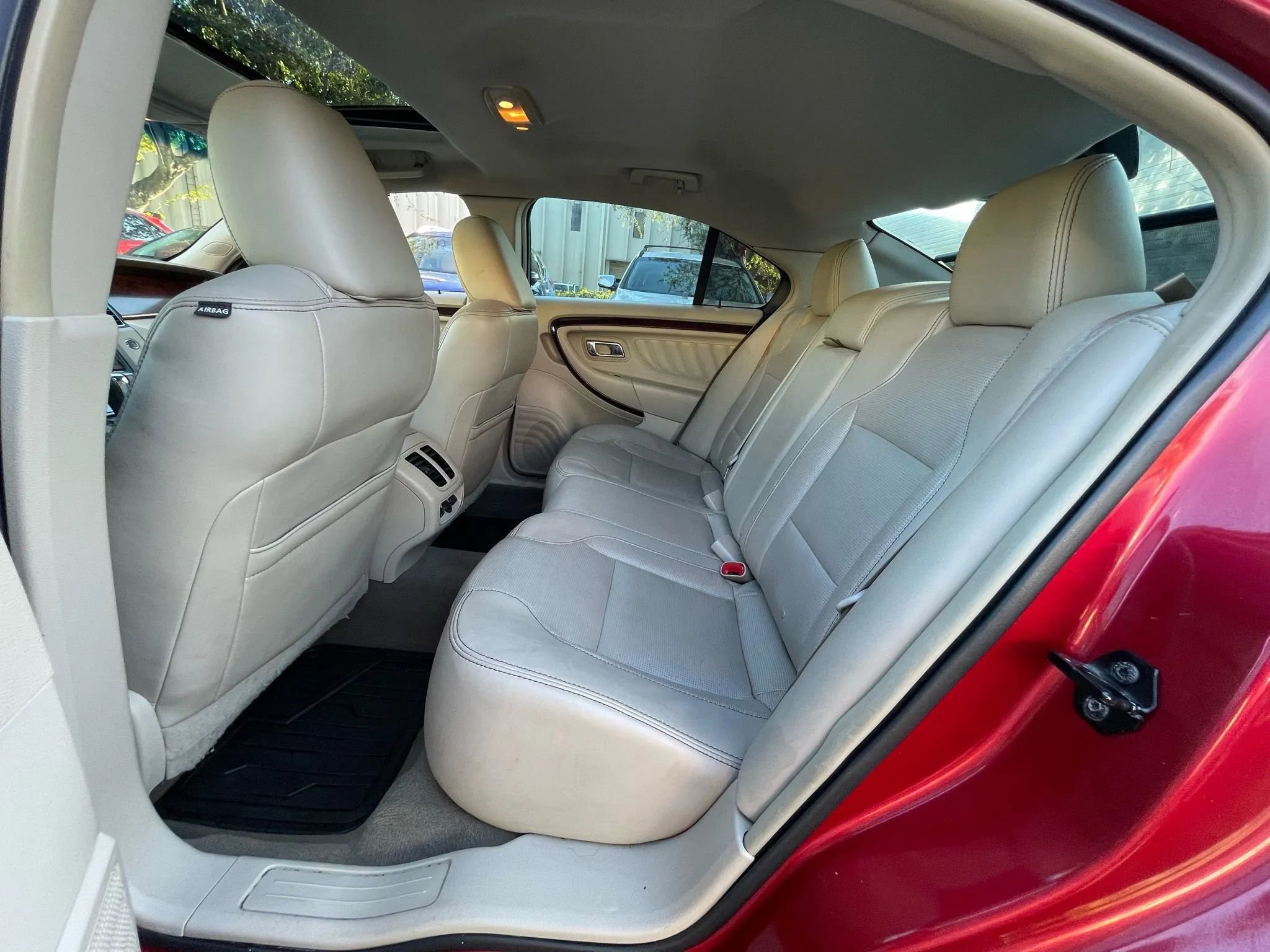 Used 2010 Ford Taurus Limited image 26