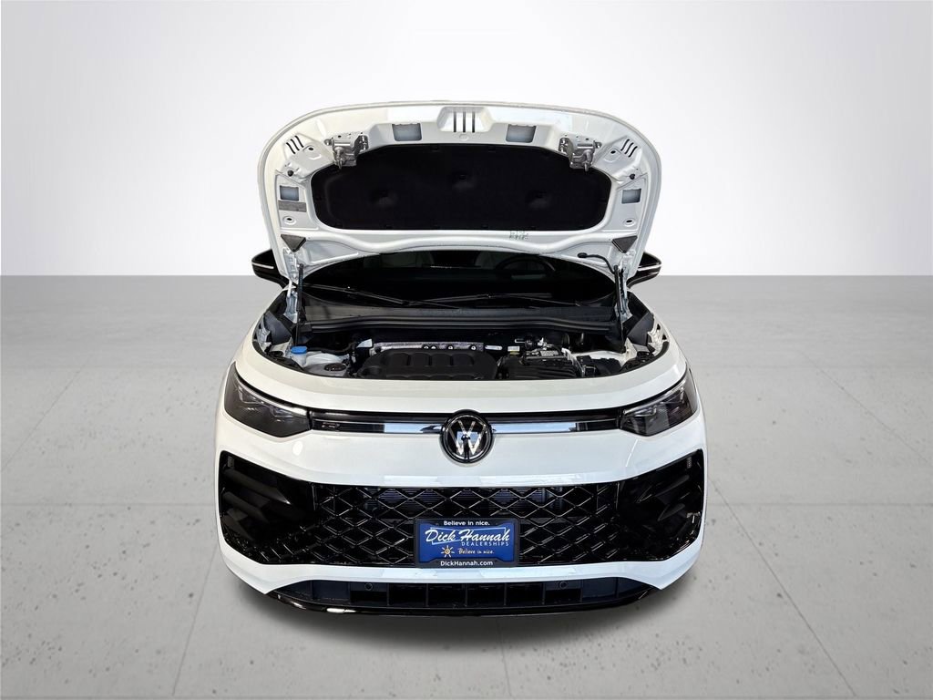 New 2025 Volkswagen Tiguan SE R-Line image 22