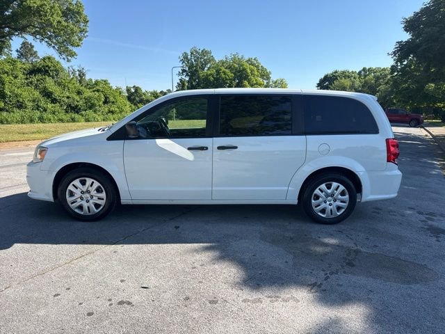 Used 2019 Dodge Grand Caravan SE w/ UConnect Hands-Free Group FWD image 4