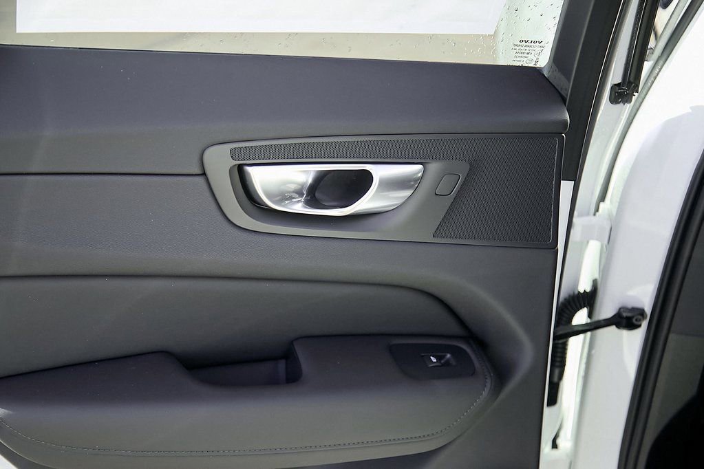New 2026 Volvo XC60 B5 Plus w/ Climate Package image 20