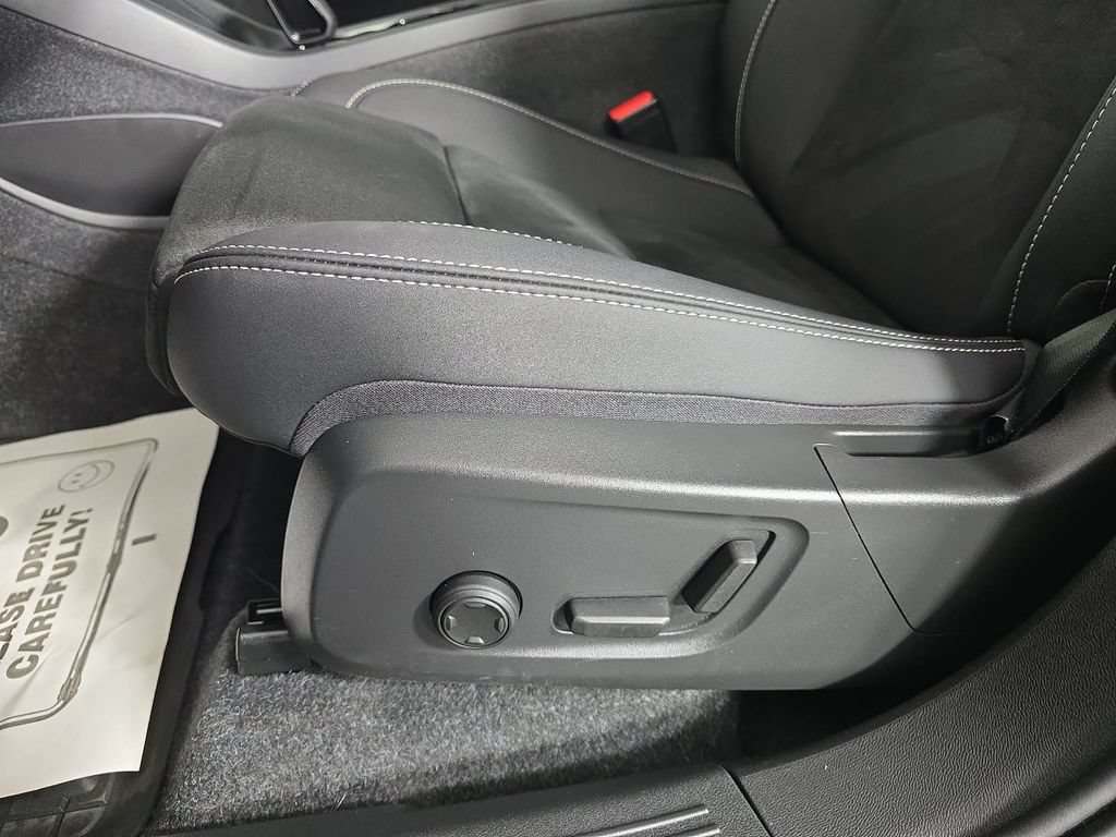 Used 2023 Volvo XC40 Recharge Plus w/ Protection Package Premier AWD/4WD image 25