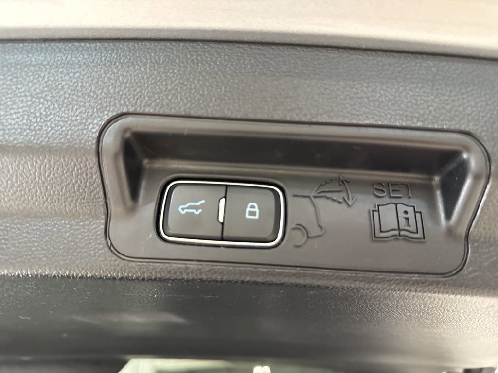 Used 2020 Ford Explorer XLT w/ Comfort Package image 33