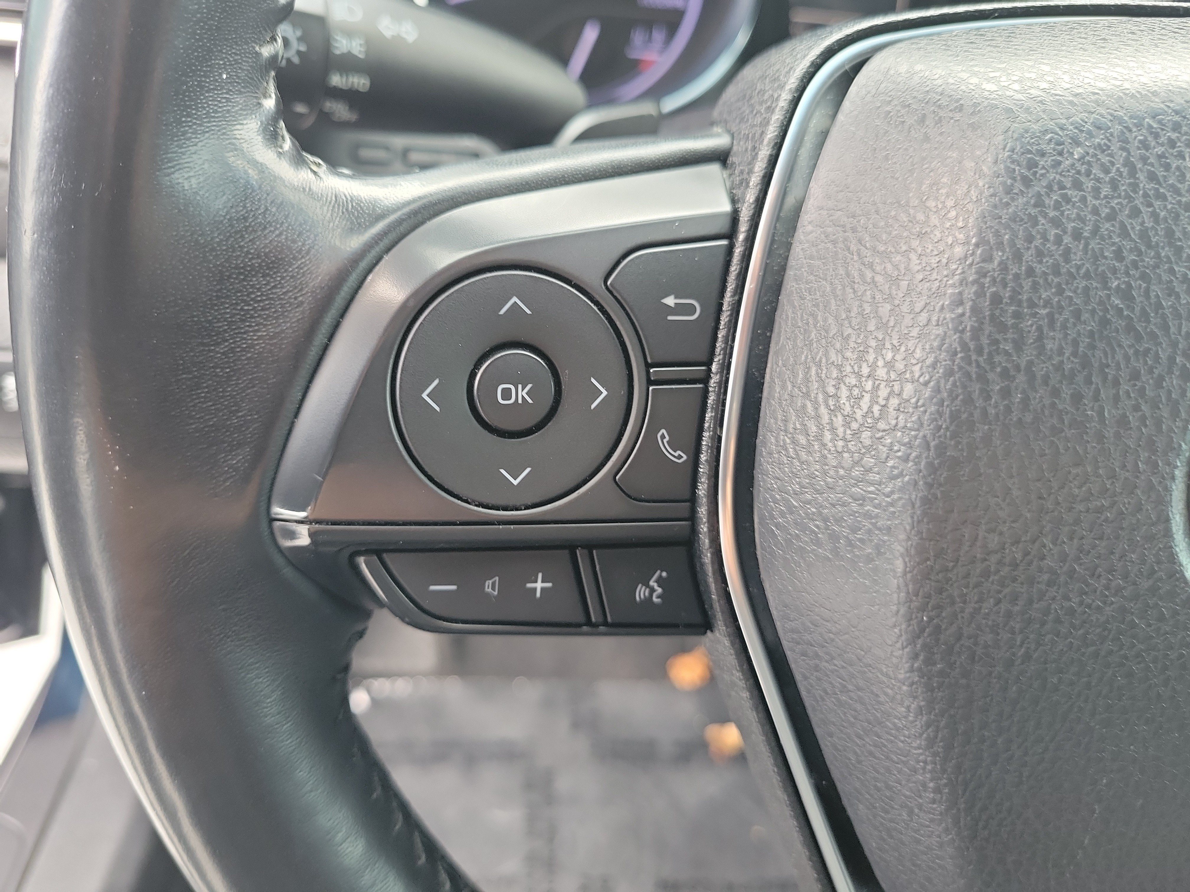 Used 2018 Toyota Camry SE FWD image 24