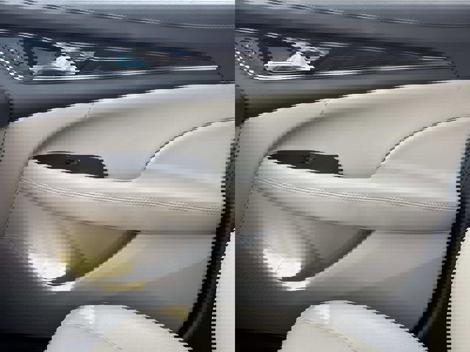 Used 2017 Buick LaCrosse Premium w/ Driver Confidence Package #2 image 22