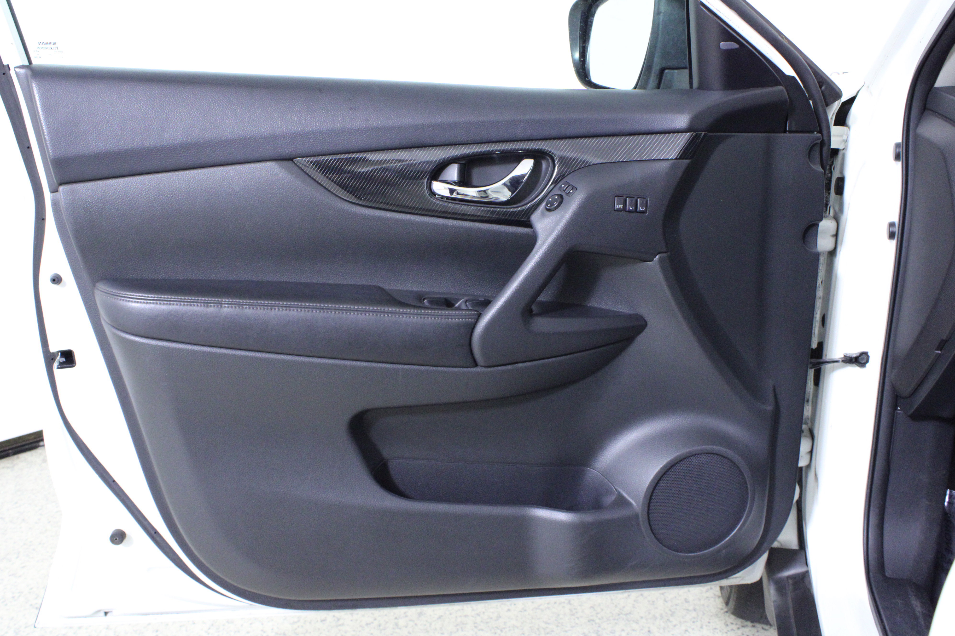 Used 2017 Nissan Rogue SL w/ SL Premium Package image 18