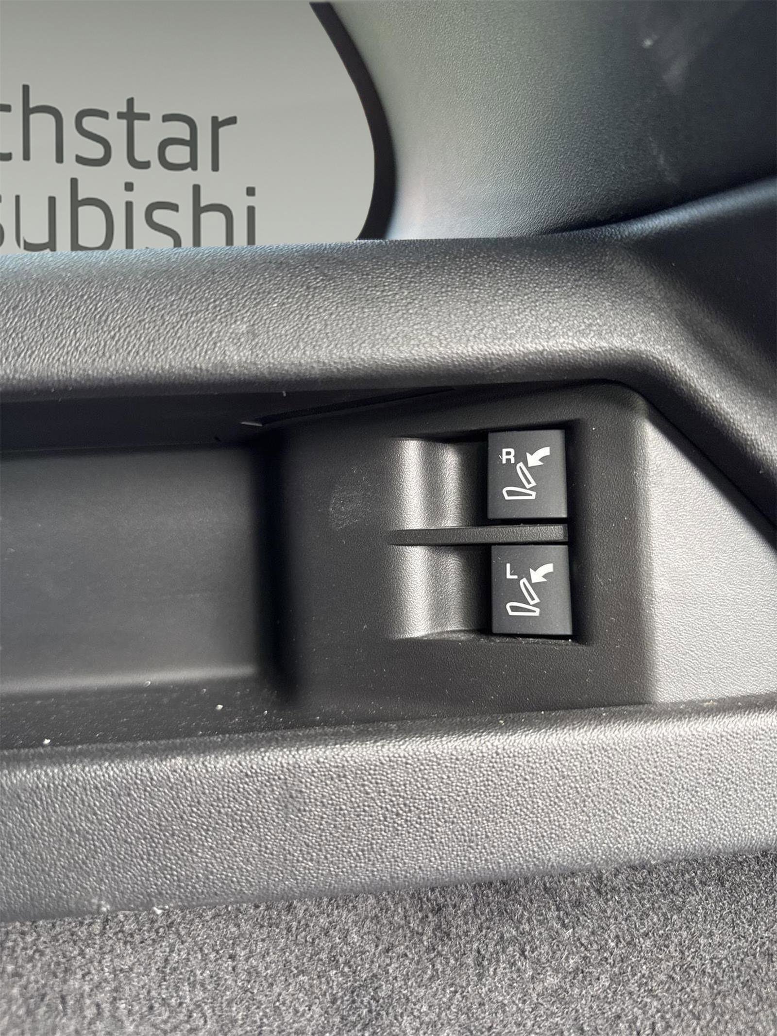 Used 2023 Land Rover Discovery Sport SE R-Dynamic image 11