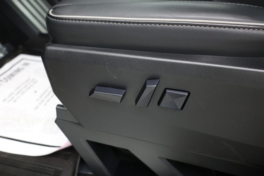Used 2024 Tesla Cybertruck AWD Crew Cab image 9