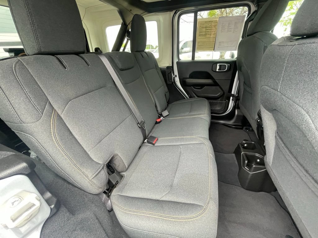 Used 2024 Jeep Wrangler Unlimited Sahara AWD/4WD image 27