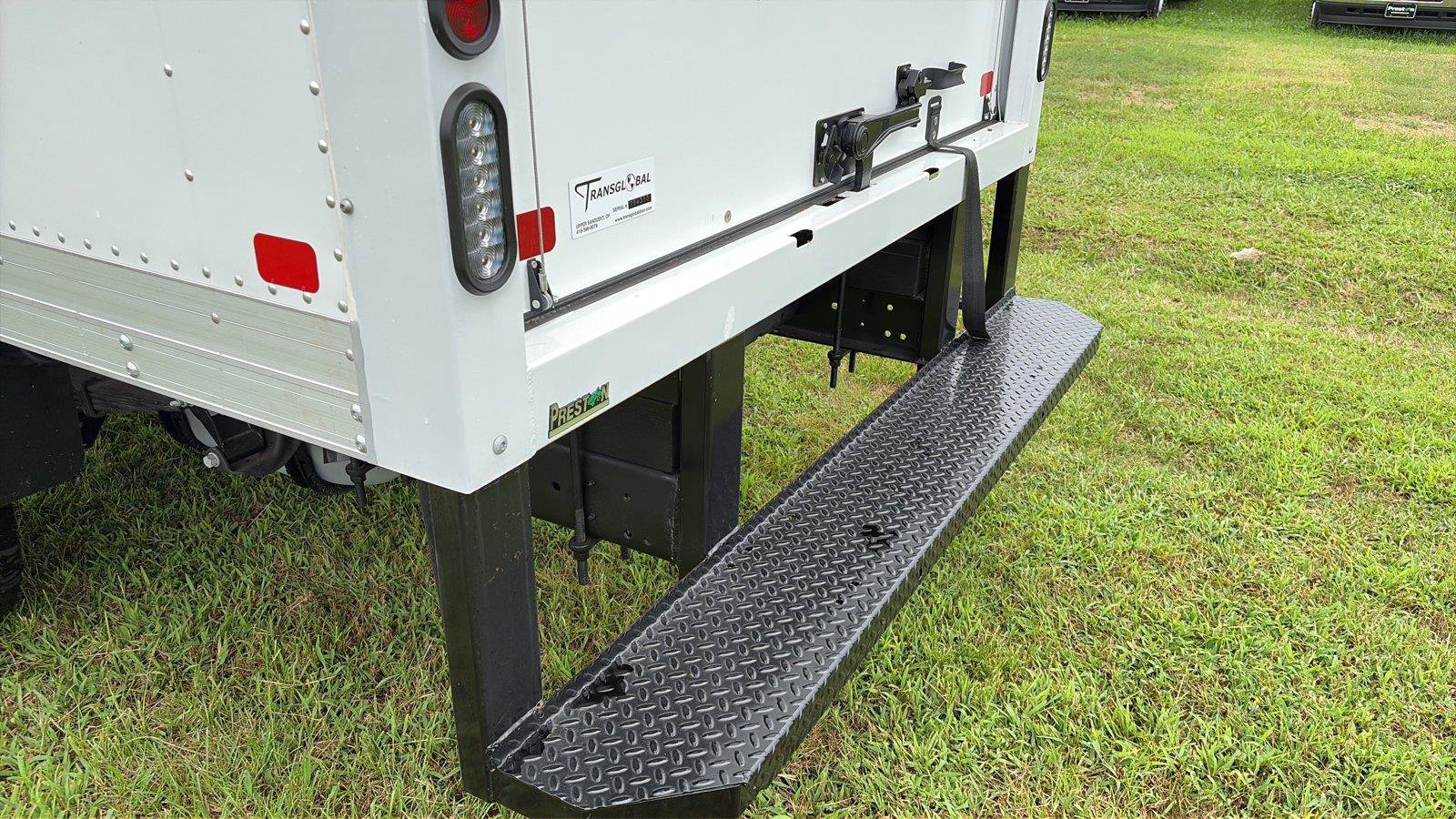 New 2027 Ford E-350 and Econoline 350 Super Duty w/ Power Equipment Group RWD image 20