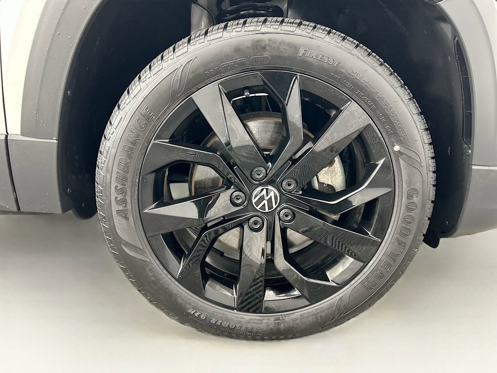 Used 2022 Volkswagen Taos SEL image 31