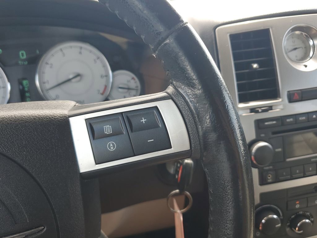 Used 2007 Chrysler 300 Touring L image 25