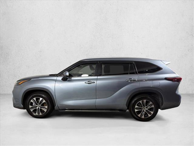 Used 2022 Toyota Highlander XLE FWD image 7