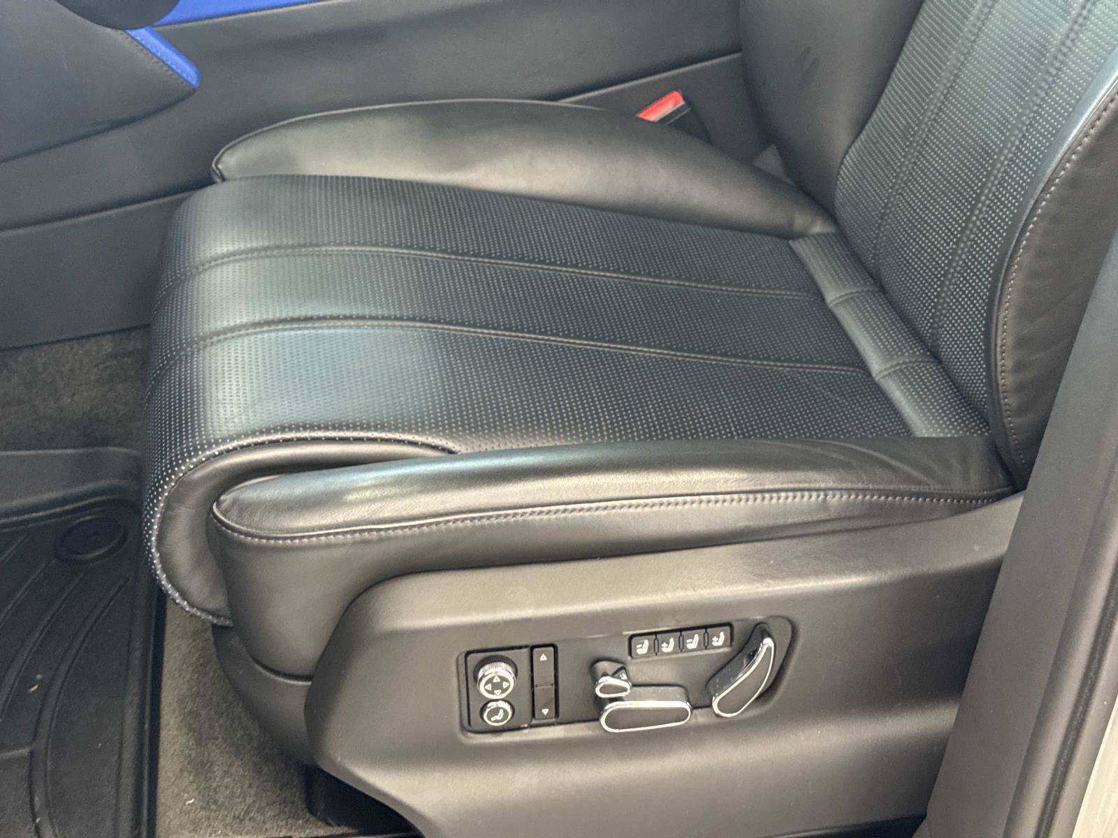 Used 2020 Bentley Bentayga Design Series AWD/4WD image 15