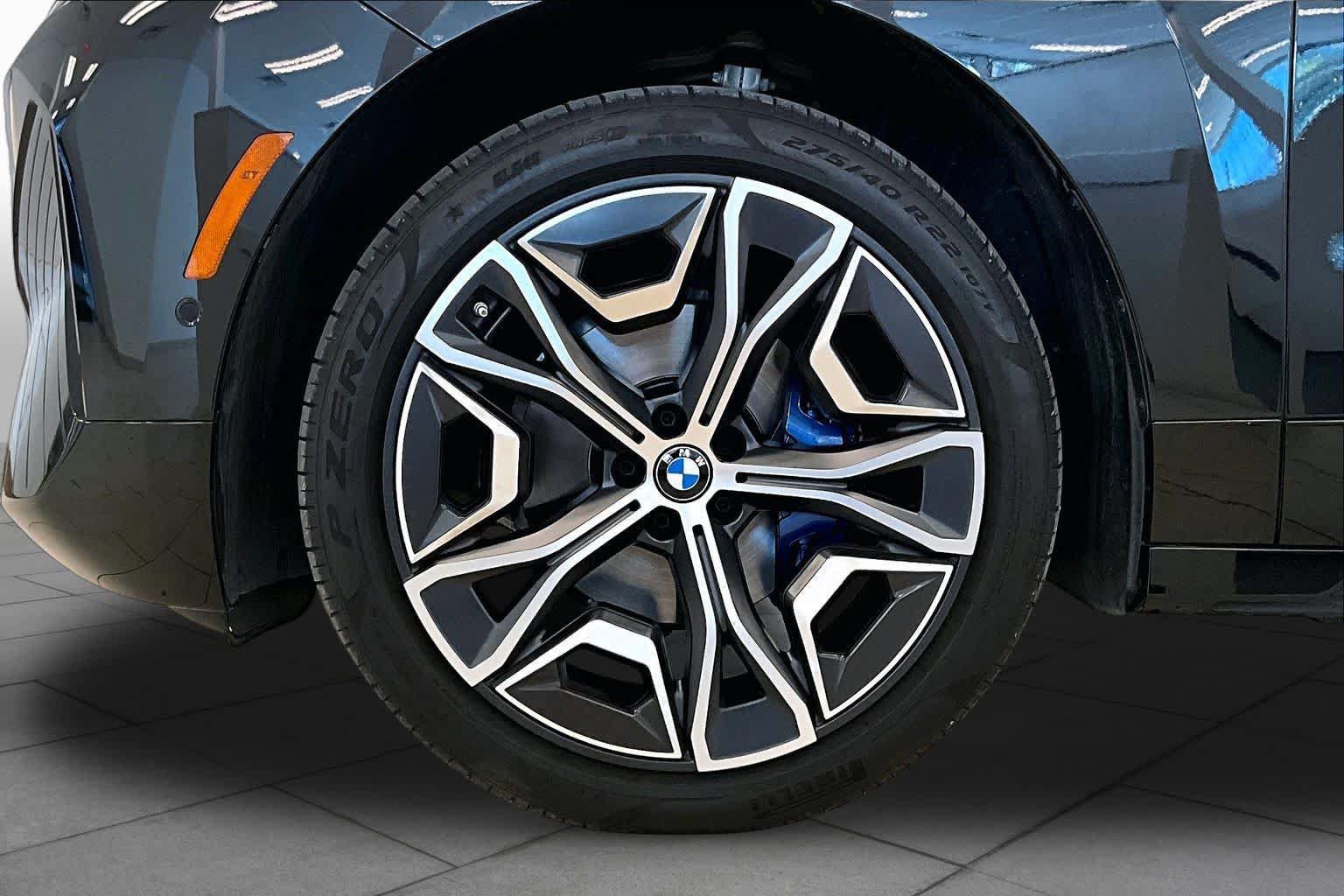 Used 2025 BMW iX xDrive50 w/ Premium Package AWD/4WD image 10