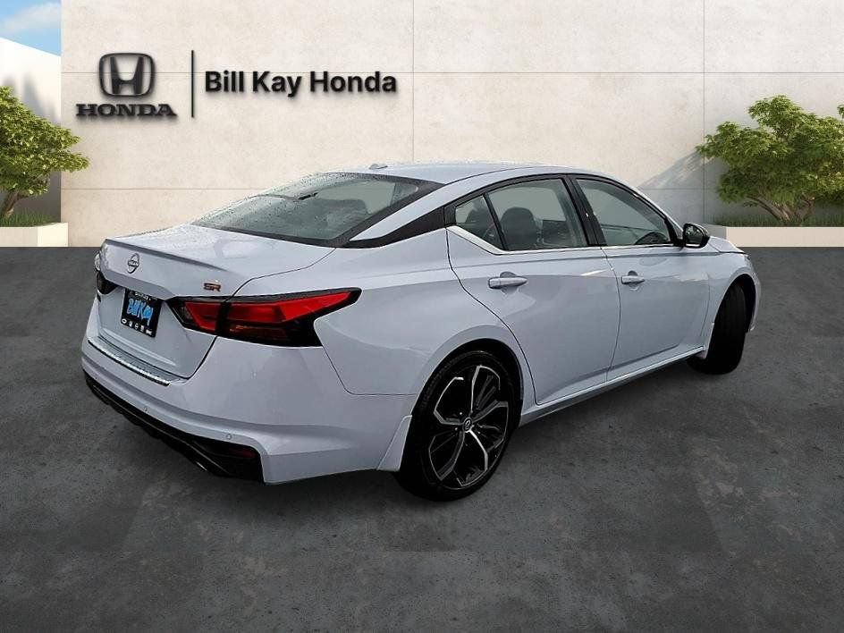 Used 2023 Nissan Altima 2.5 SR w/ SR Premium Package FWD image 3