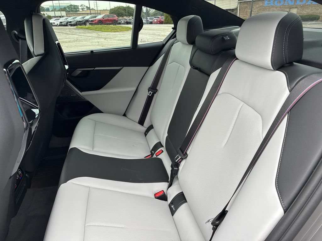 New 2027 BMW M5 w/ Carbon Package AWD/4WD image 18