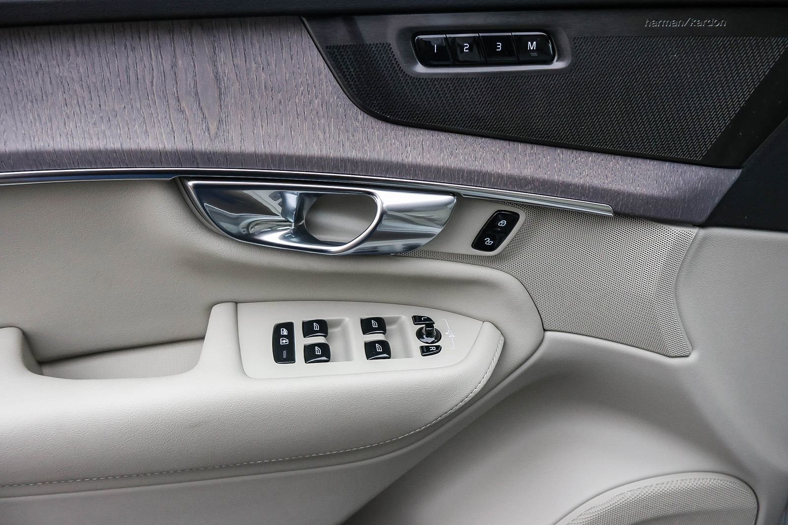 New 2026 Volvo XC90 T8 Ultra w/ Protection Package Premier image 31