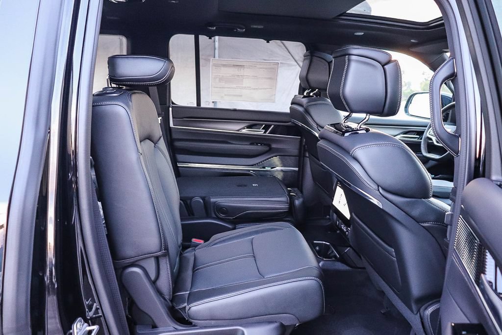 New 2026 Jeep Grand Wagoneer Summit AWD/4WD image 19