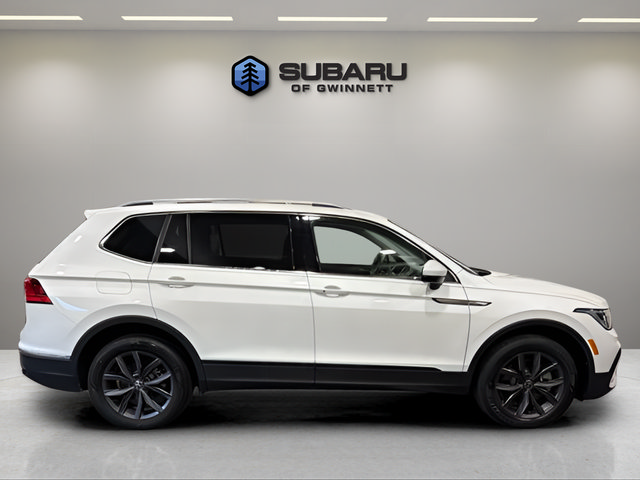 Used 2023 Volkswagen Tiguan SE w/ Panoramic Sunroof Package FWD image 6