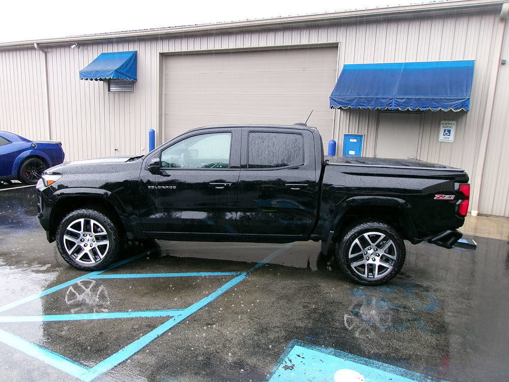 Used 2024 Chevrolet Colorado Z71 w/ Z71 Convenience Package 2 AWD/4WD image 1