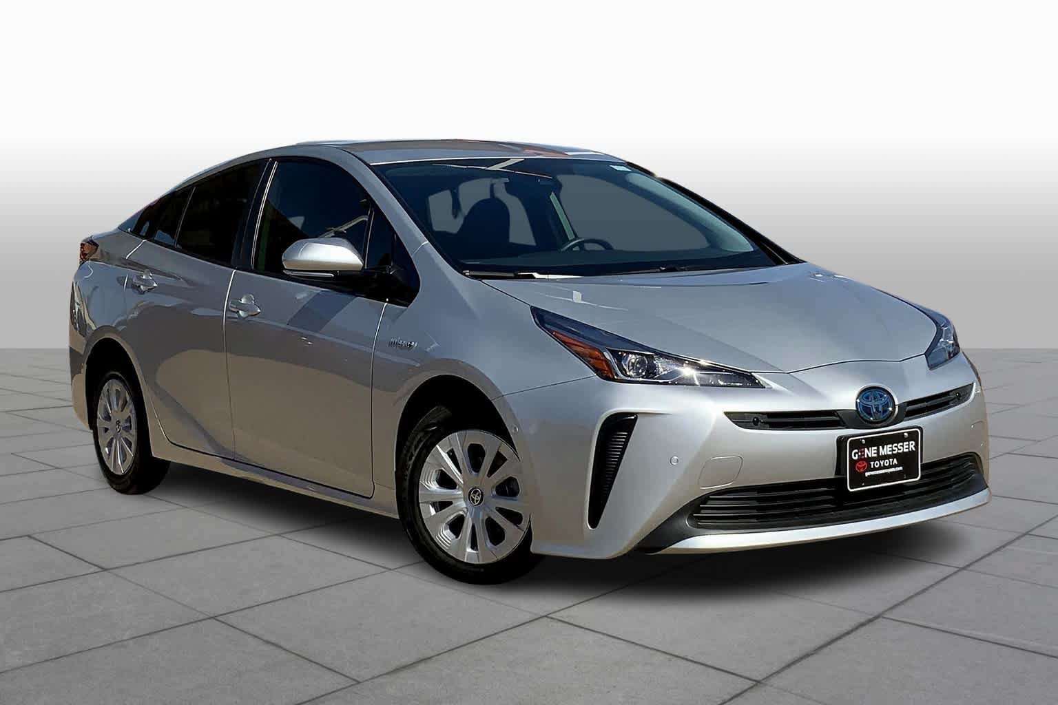 Used 2020 Toyota Prius LE FWD image 3