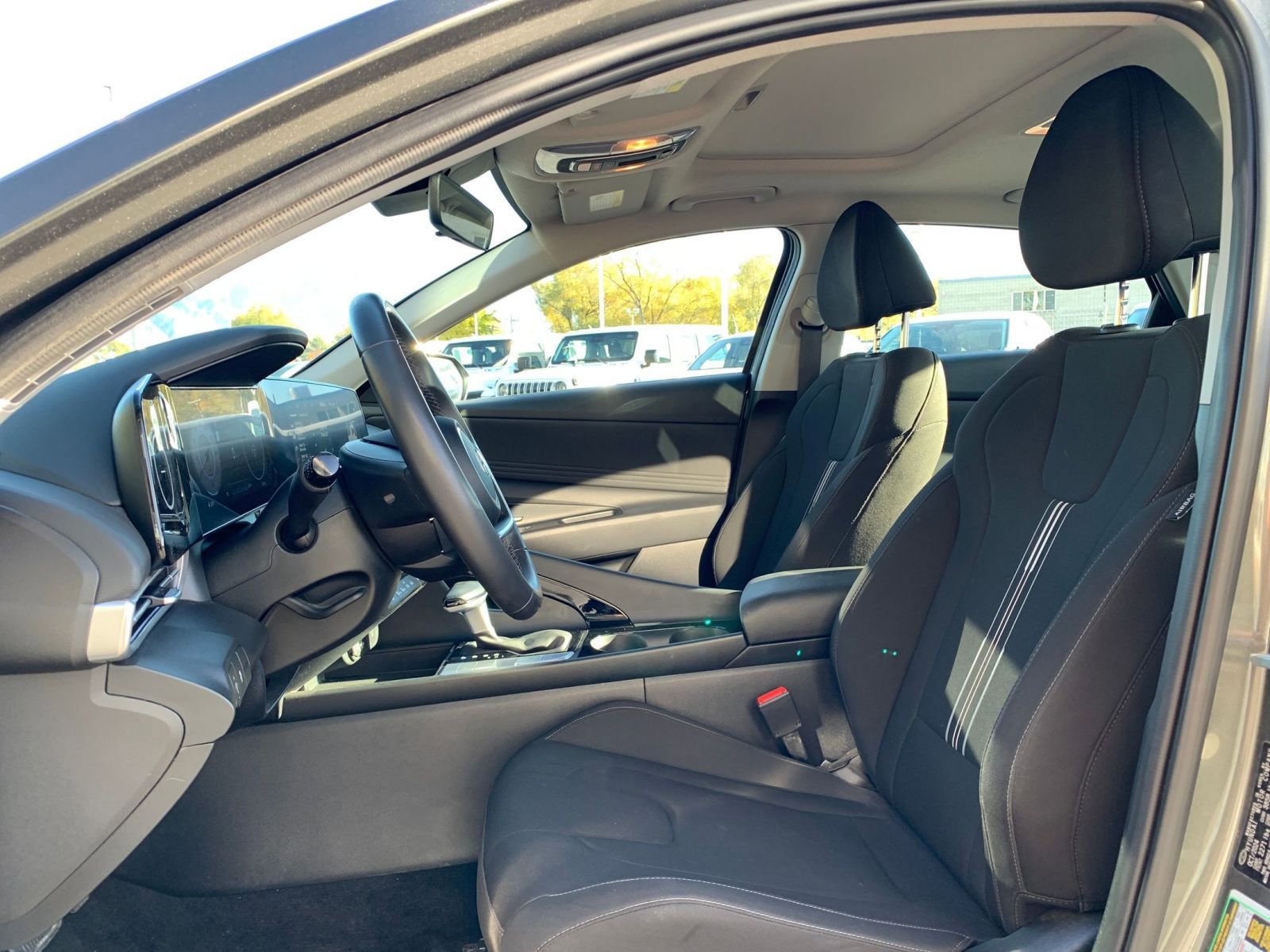 Used 2025 Hyundai Elantra SEL image 24