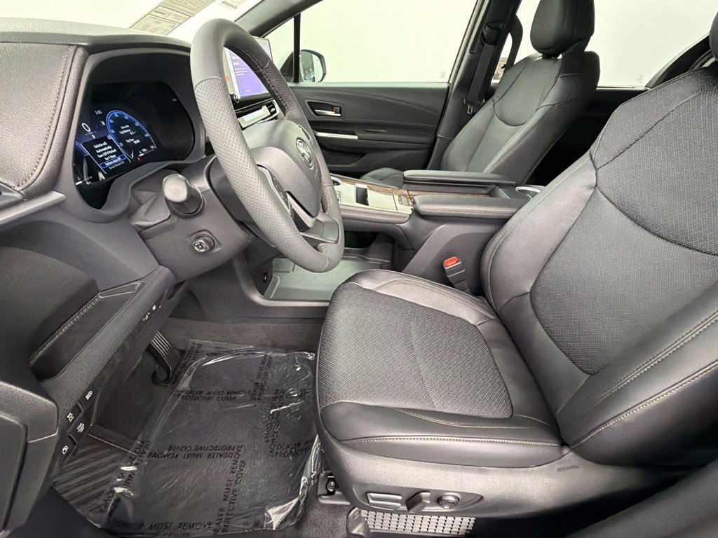 Used 2026 Toyota Sienna Limited FWD image 22
