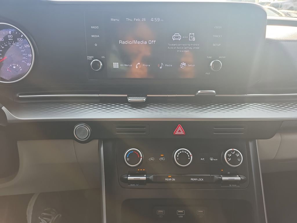 Used 2023 Kia Carnival LX image 25