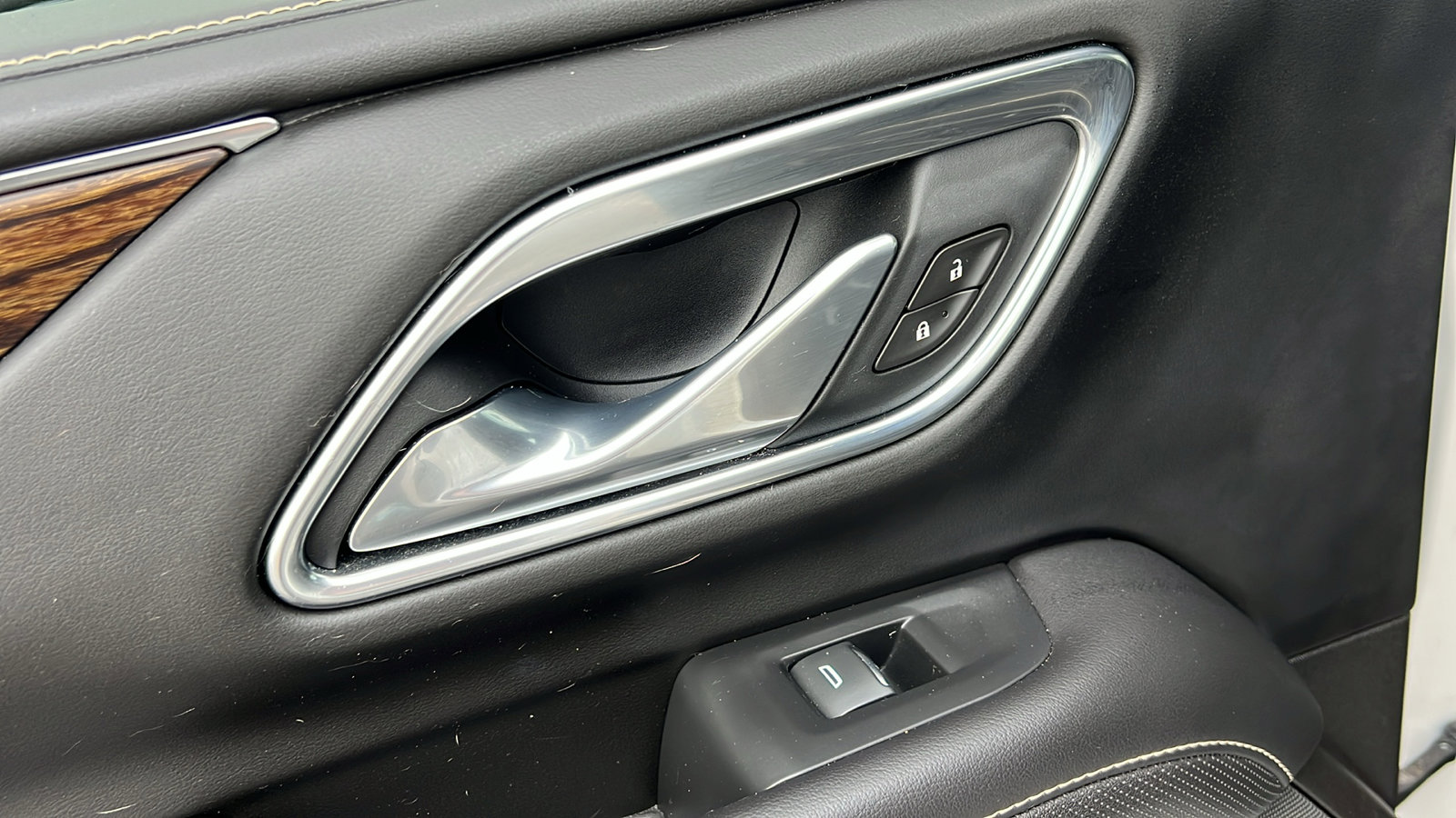 Used 2021 Chevrolet Tahoe Premier w/ Premium Package image 14