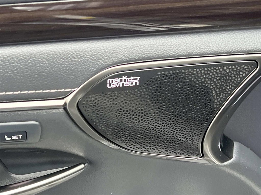 Used 2019 Lexus ES 300h w/ Luxury Package image 16