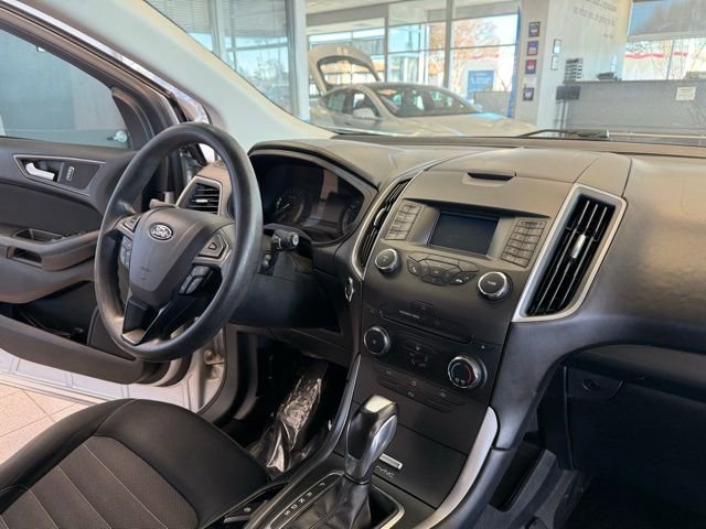 Used 2017 Ford Edge SE image 28