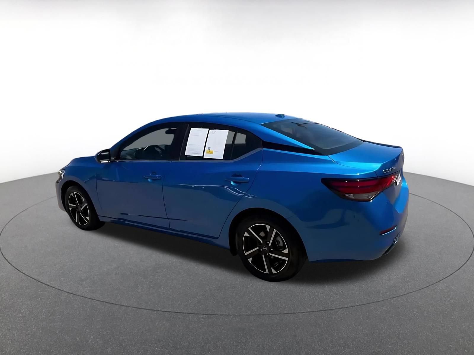 Used 2025 Nissan Sentra SV FWD image 10
