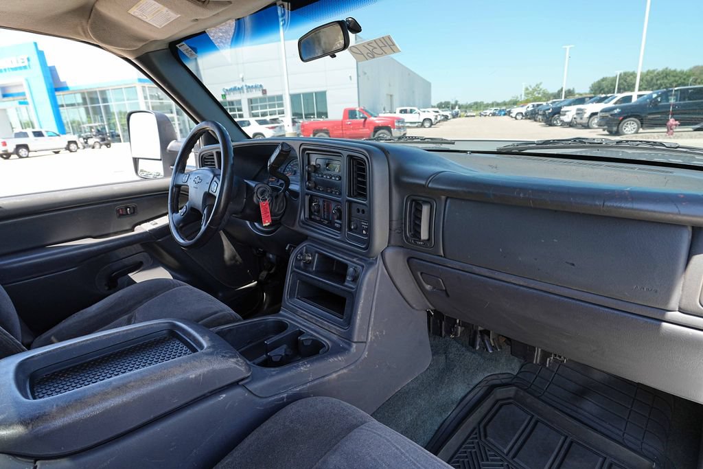 Used 2006 Chevrolet Silverado 2500 W/T w/ Heavy-Duty Power Package AWD/4WD image 20