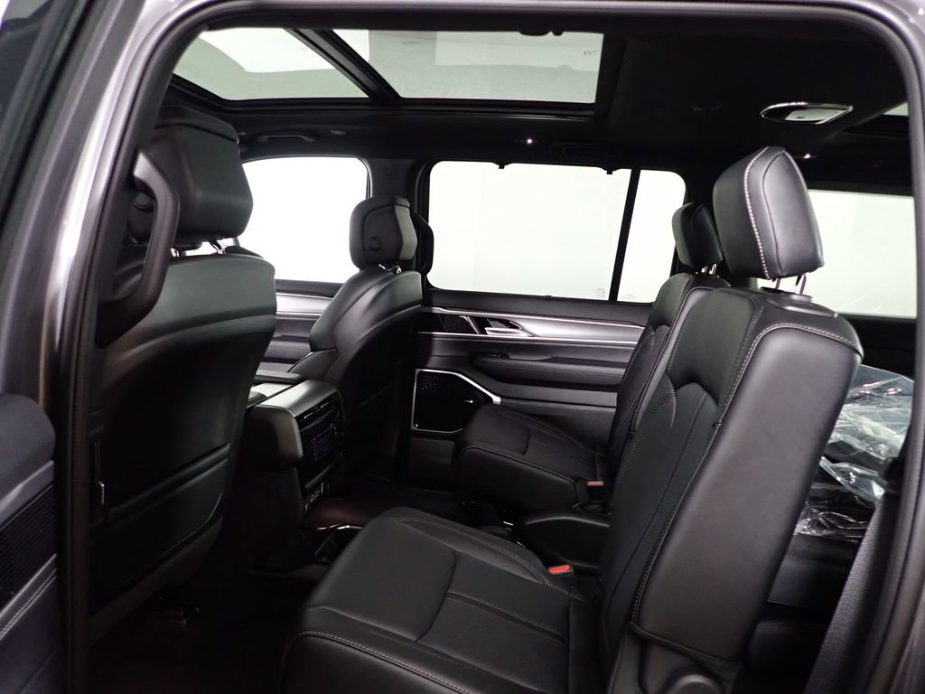 New 2026 Jeep Grand Wagoneer Limited AWD/4WD image 39