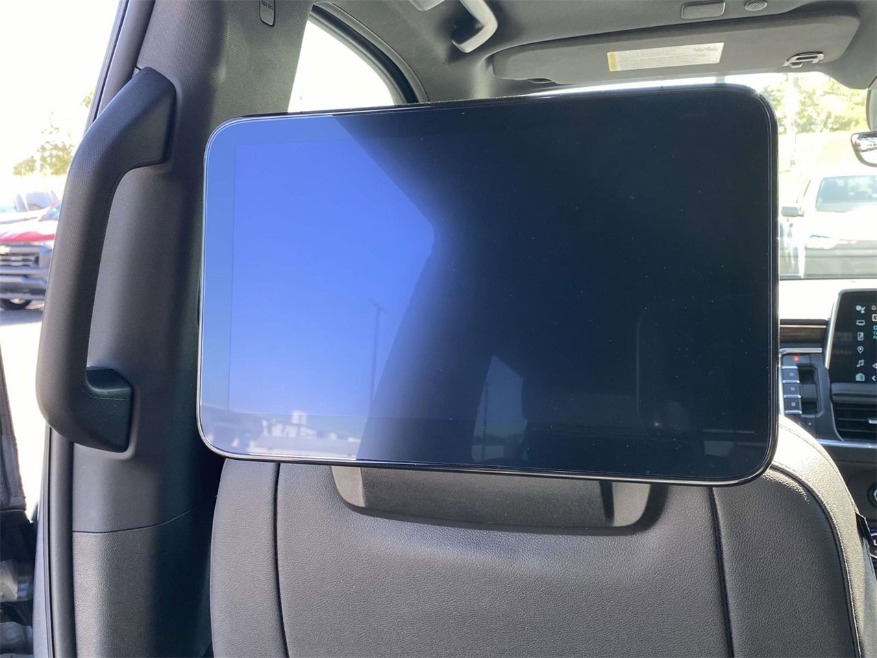 Used 2024 Chevrolet Suburban High Country w/ Advanced Technology Package image 13