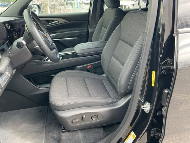 Used 2025 Chevrolet Traverse LT w/ Sun and Wheel Package image 10