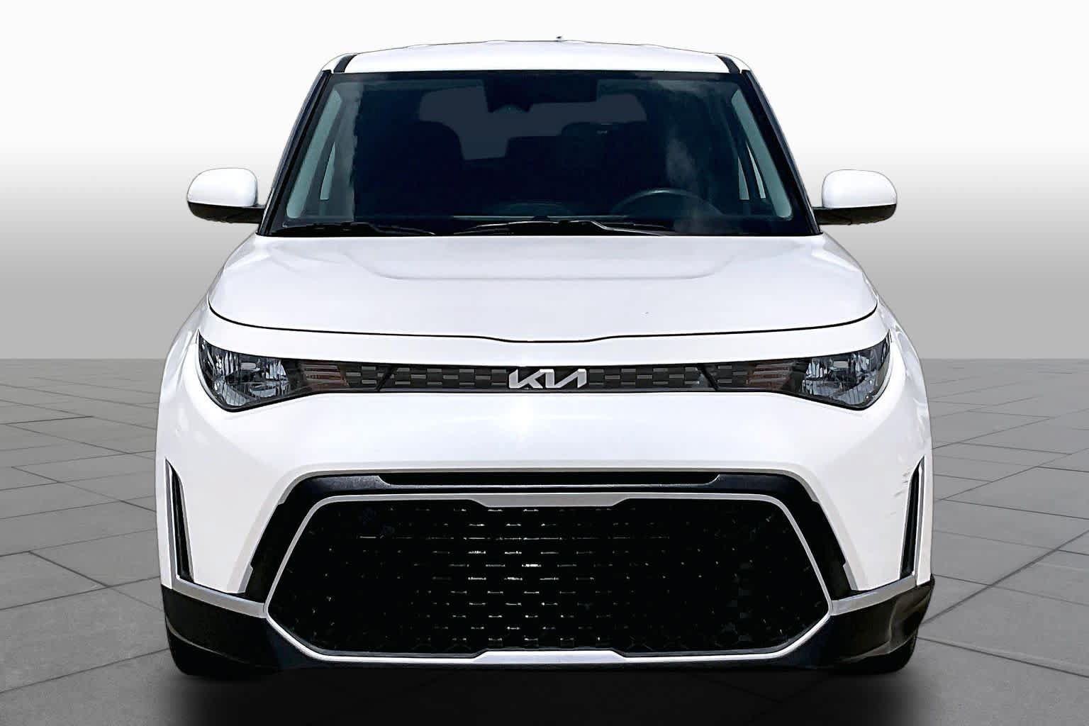 Used 2023 Kia Soul LX w/ LX Technology Package FWD image 4