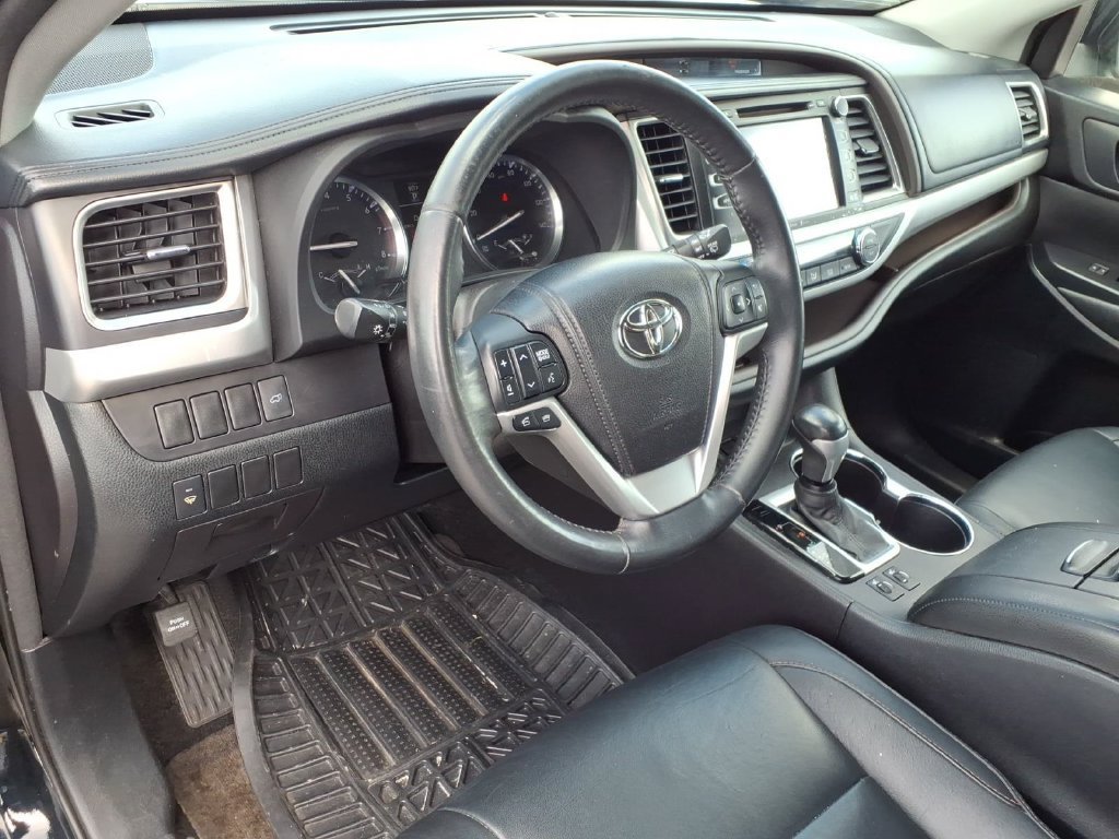 Used 2015 Toyota Highlander XLE FWD image 26